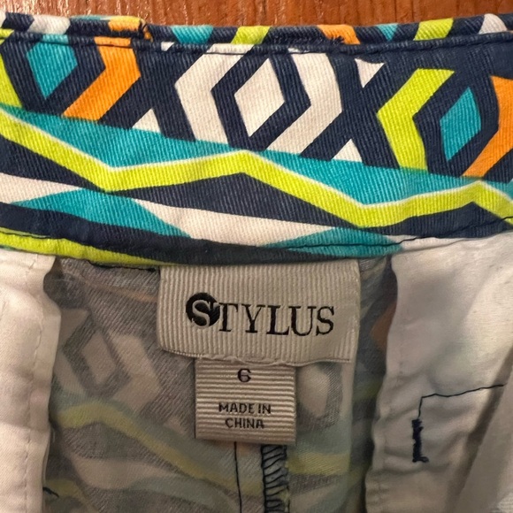 Stylus Geometric Pattern Colorful Women’s 6 Summer Shorts - Picture 4 of 5